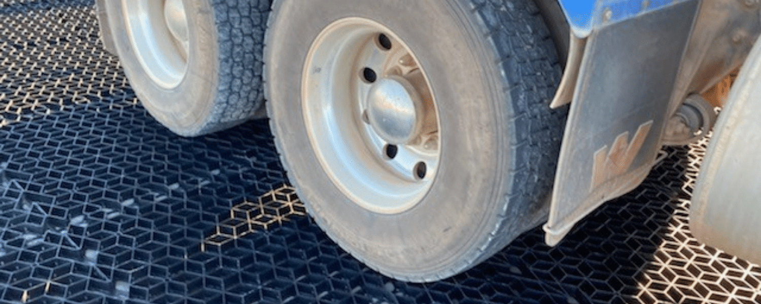 Concrete truck on rombus grid